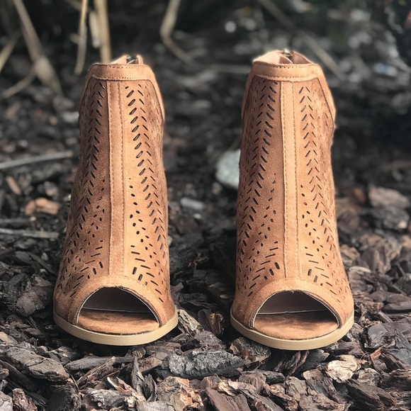 Tan open toe buckle accent booties - Picture 3 of 6